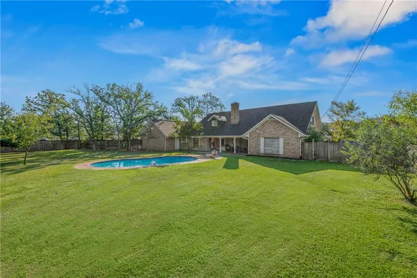 $645,000 | 1403 Post Oak Circle, College Station, TX 77840