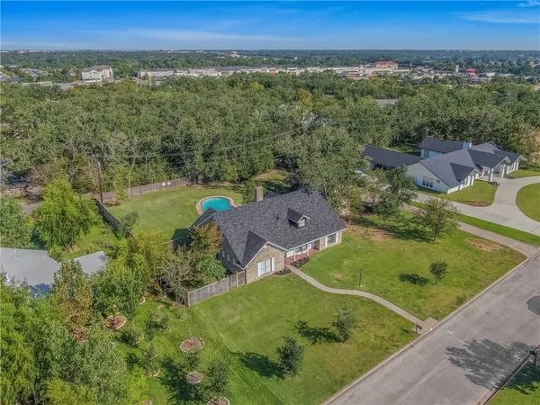 $645,000 | 1403 Post Oak Circle, College Station, TX 77840