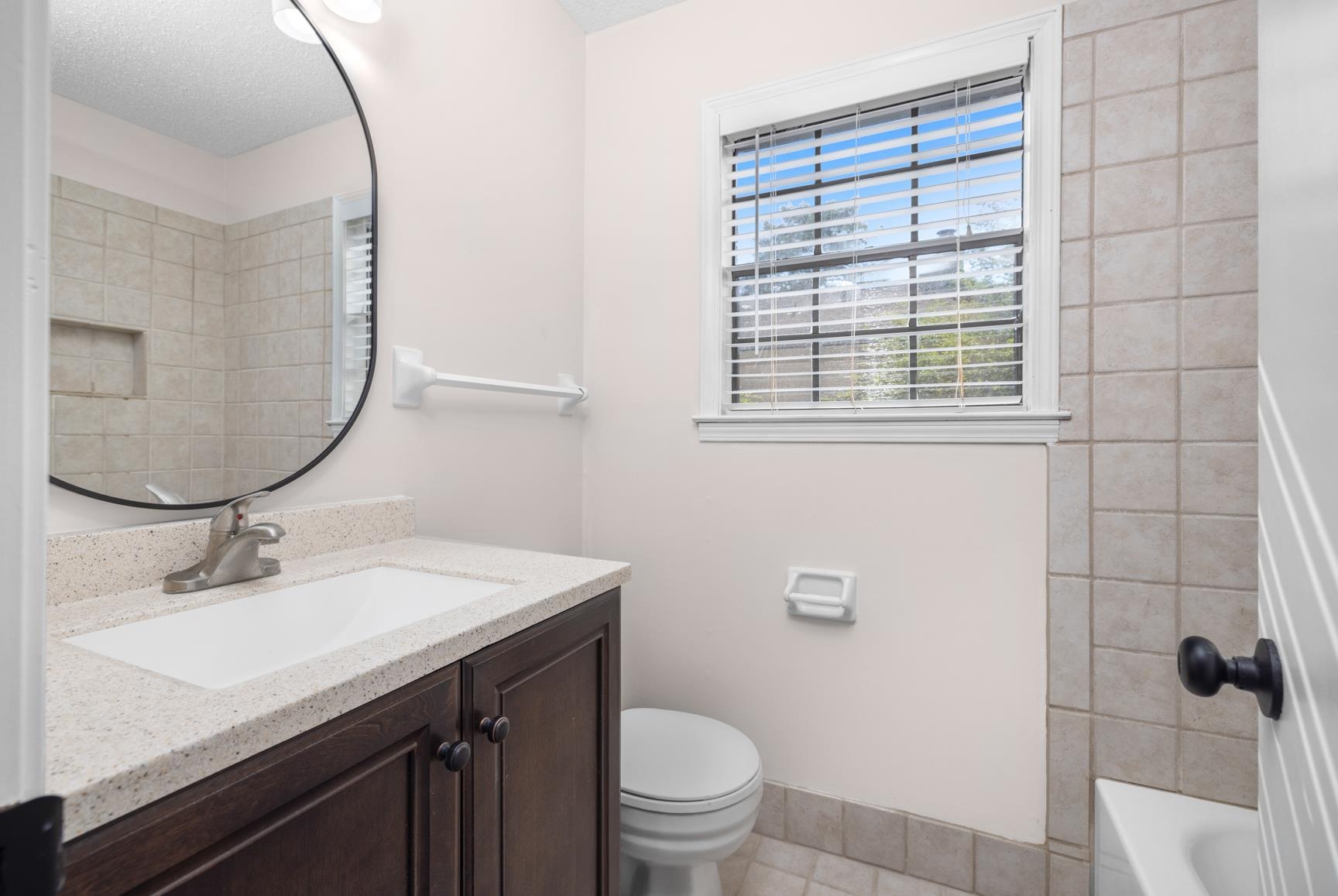 368 Tara Ridge Cove Collierville, TN 38017 - Photo 11 of 25 a bathroom with a sink a toilet and shower