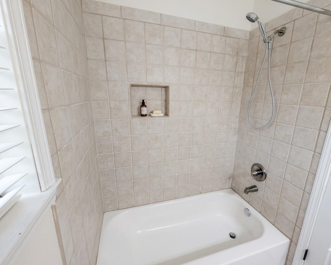368 Tara Ridge Cove Collierville, TN 38017 - Photo 12 of 25 a bathroom with a bathtub