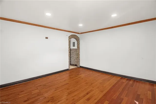 $215,000 | 1514 Summit Avenue, Greensboro, NC 27405