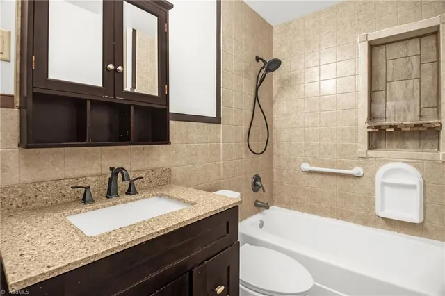 $215,000 | 1514 Summit Avenue, Greensboro, NC 27405