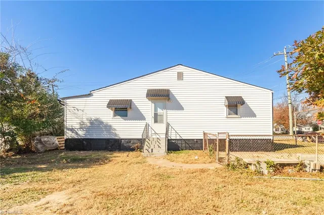 $215,000 | 1514 Summit Avenue, Greensboro, NC 27405