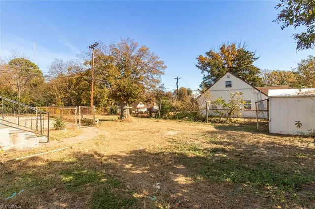 $215,000 | 1514 Summit Avenue, Greensboro, NC 27405