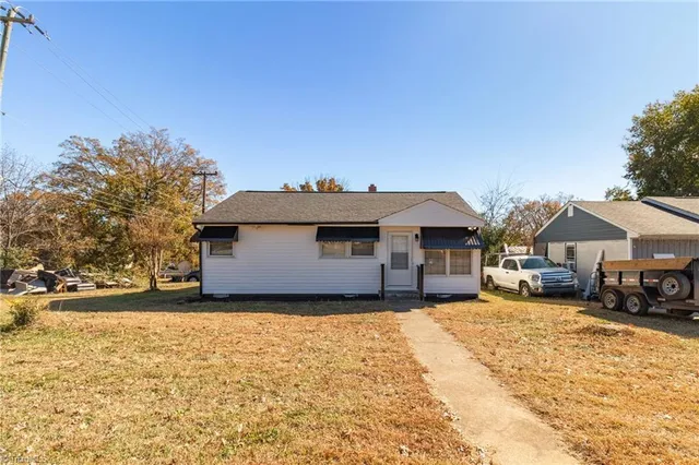 $215,000 | 1514 Summit Avenue, Greensboro, NC 27405