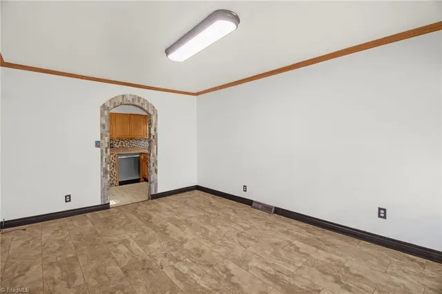 $215,000 | 1514 Summit Avenue, Greensboro, NC 27405