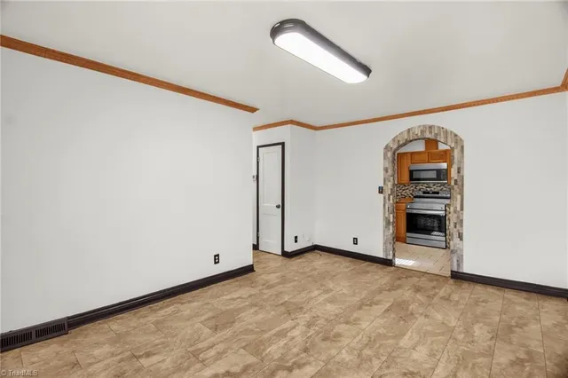 $215,000 | 1514 Summit Avenue, Greensboro, NC 27405