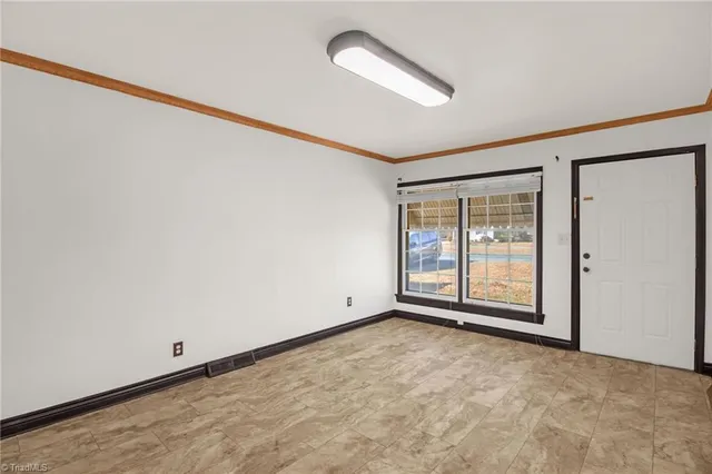 $215,000 | 1514 Summit Avenue, Greensboro, NC 27405