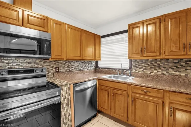 $215,000 | 1514 Summit Avenue, Greensboro, NC 27405