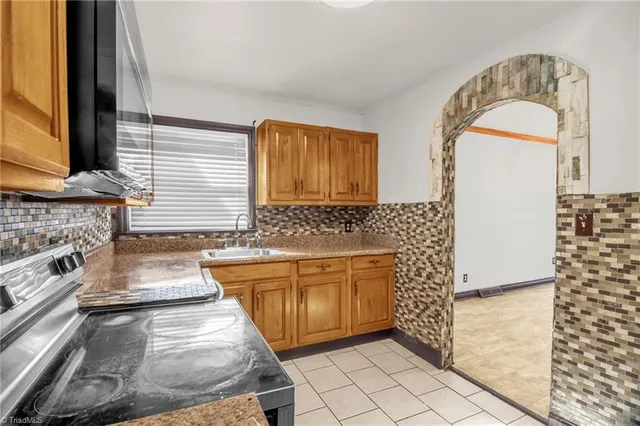 $215,000 | 1514 Summit Avenue, Greensboro, NC 27405