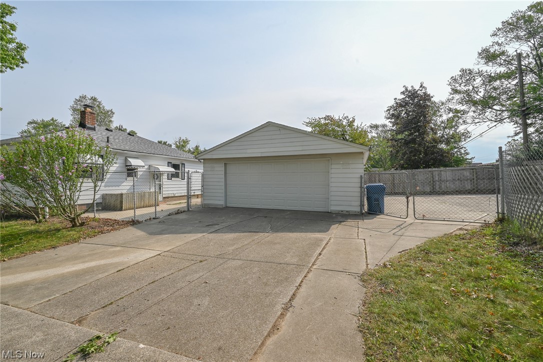 10715 Windham Road Parma, OH 44130 - Photo 25 of 28