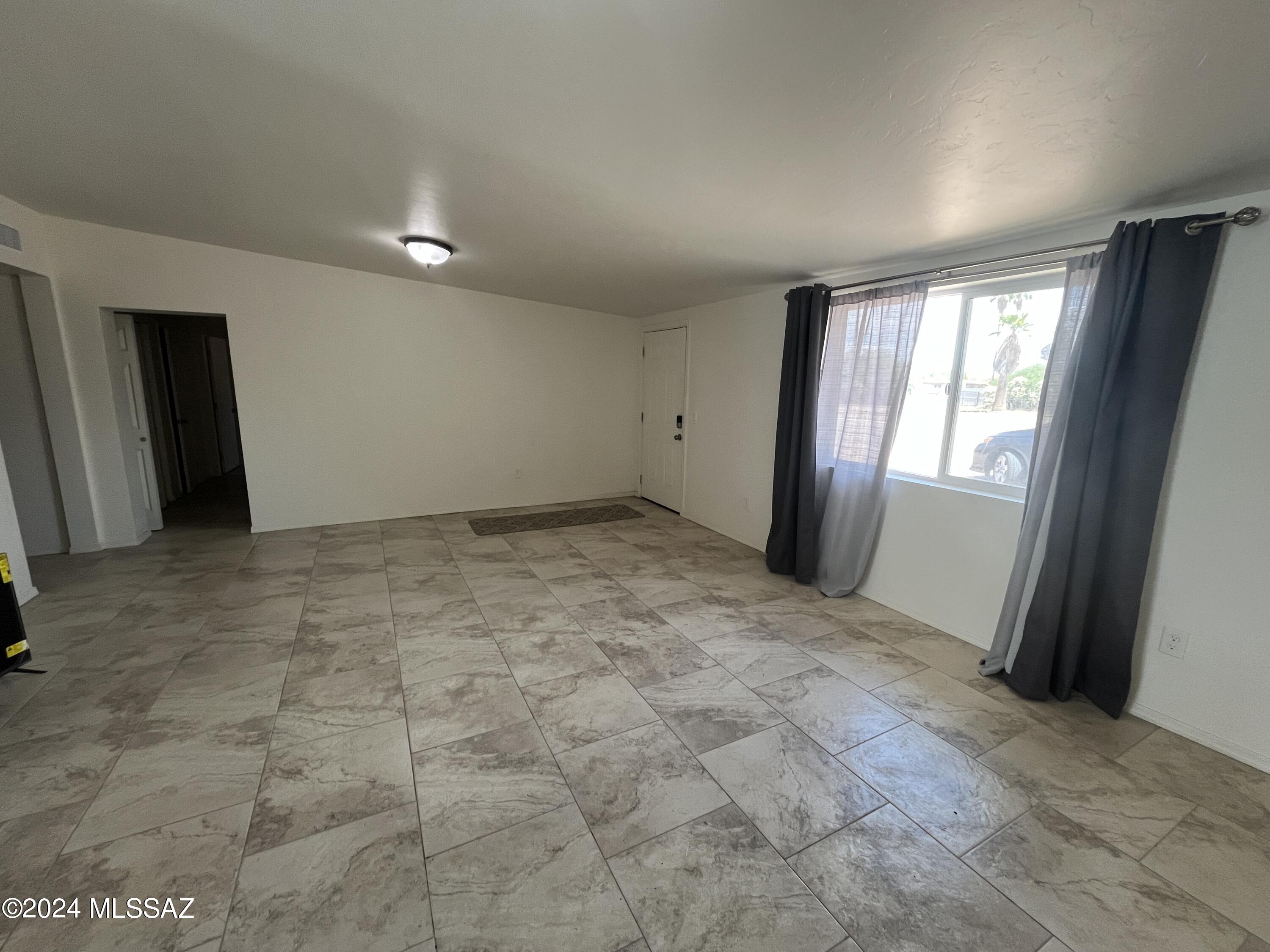 215 West Navajo Road, Unit A Tucson, AZ 85705 - Photo 12 of 34