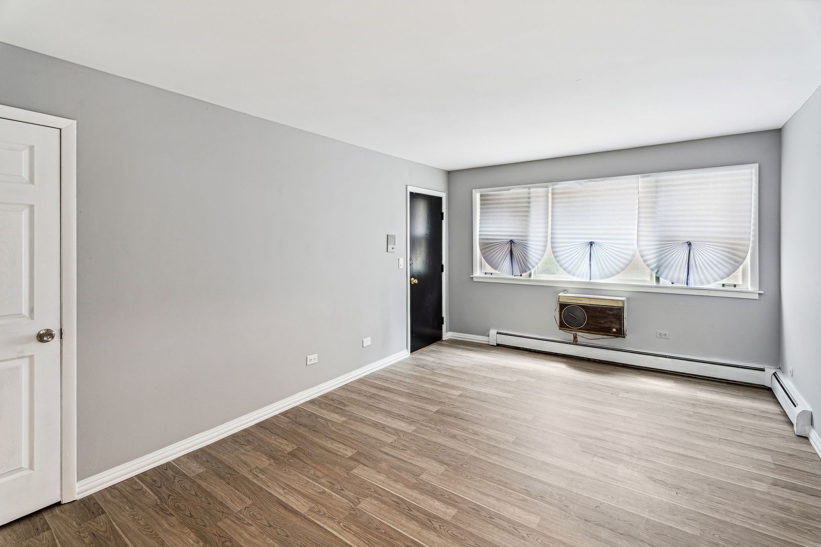 4247 North Keystone Avenue, Unit 1 Chicago, IL 60641 - Photo 15 of 18 an empty room with wooden floor and windows