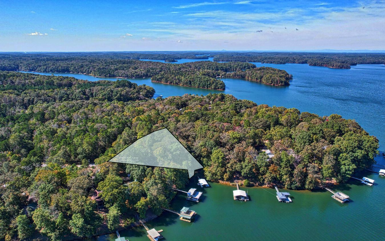 670 Reed Creek Point Hartwell, GA 30643 - Photo 2 of 4 a view of a houses with a yard