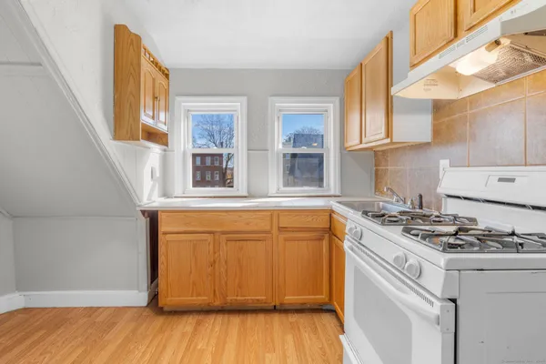 $1,250 | 7-9 Hazel Street, Unit 3, Hartford, CT 06106