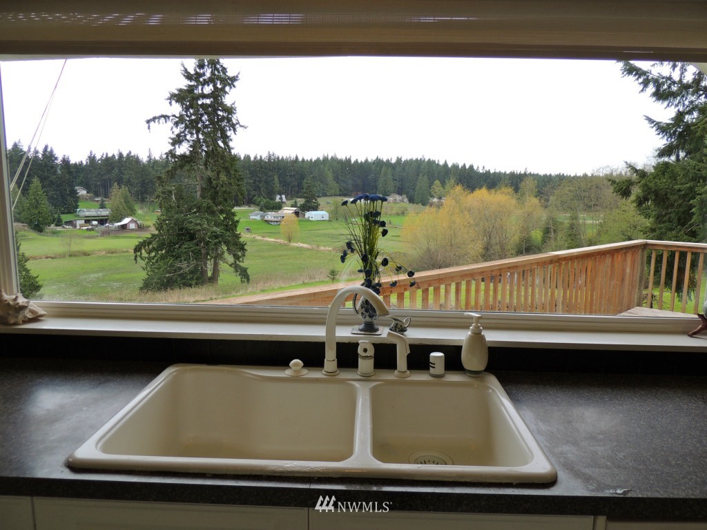 3795 Midvale Road Clinton, WA 98236 - Photo 4 of 15 Gallery Image 4
