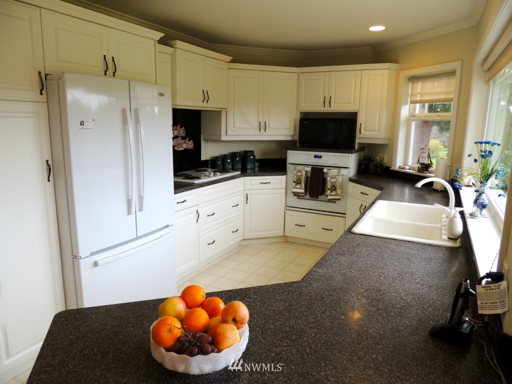 3795 Midvale Road Clinton, WA 98236 - Photo 5 of 15 Gallery Image 5