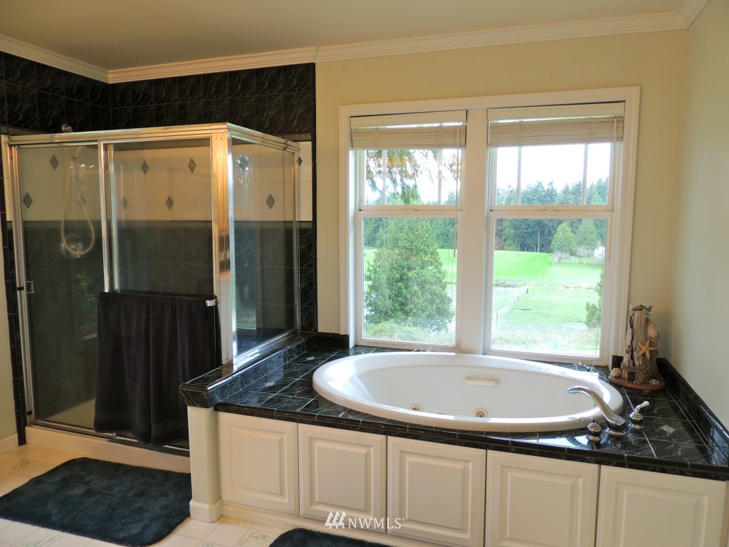 3795 Midvale Road Clinton, WA 98236 - Photo 8 of 15 Gallery Image 8