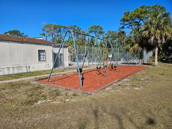 $114,900 | 965 Whitman Drive, Sarasota, FL 34243