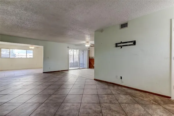 $114,900 | 965 Whitman Drive, Sarasota, FL 34243