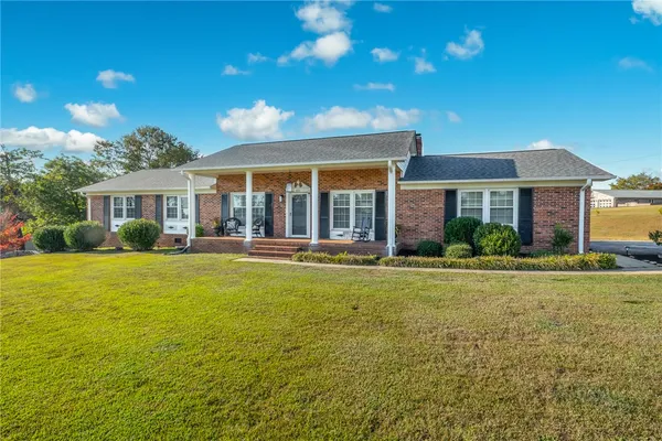 $250,000 | 401 South Glassy Mountain Road, Pickens, SC 29671