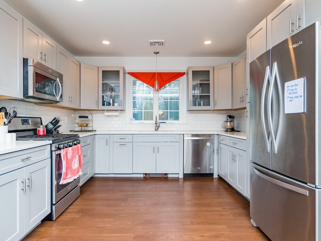 302 Andover Road Billerica, MA 01821 - Photo 3 of 29