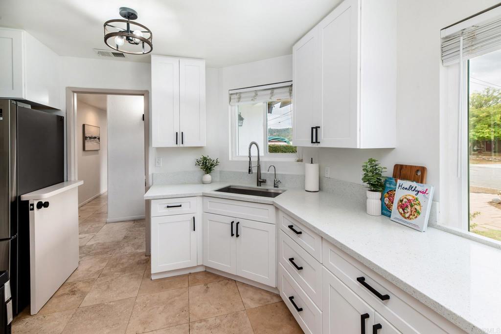 13425 Standish Drive Poway, CA 92064 - Photo 6 of 34