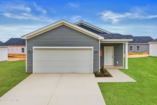 $274,990 | 610 South Squires Run Lane, Richlands, NC 28574