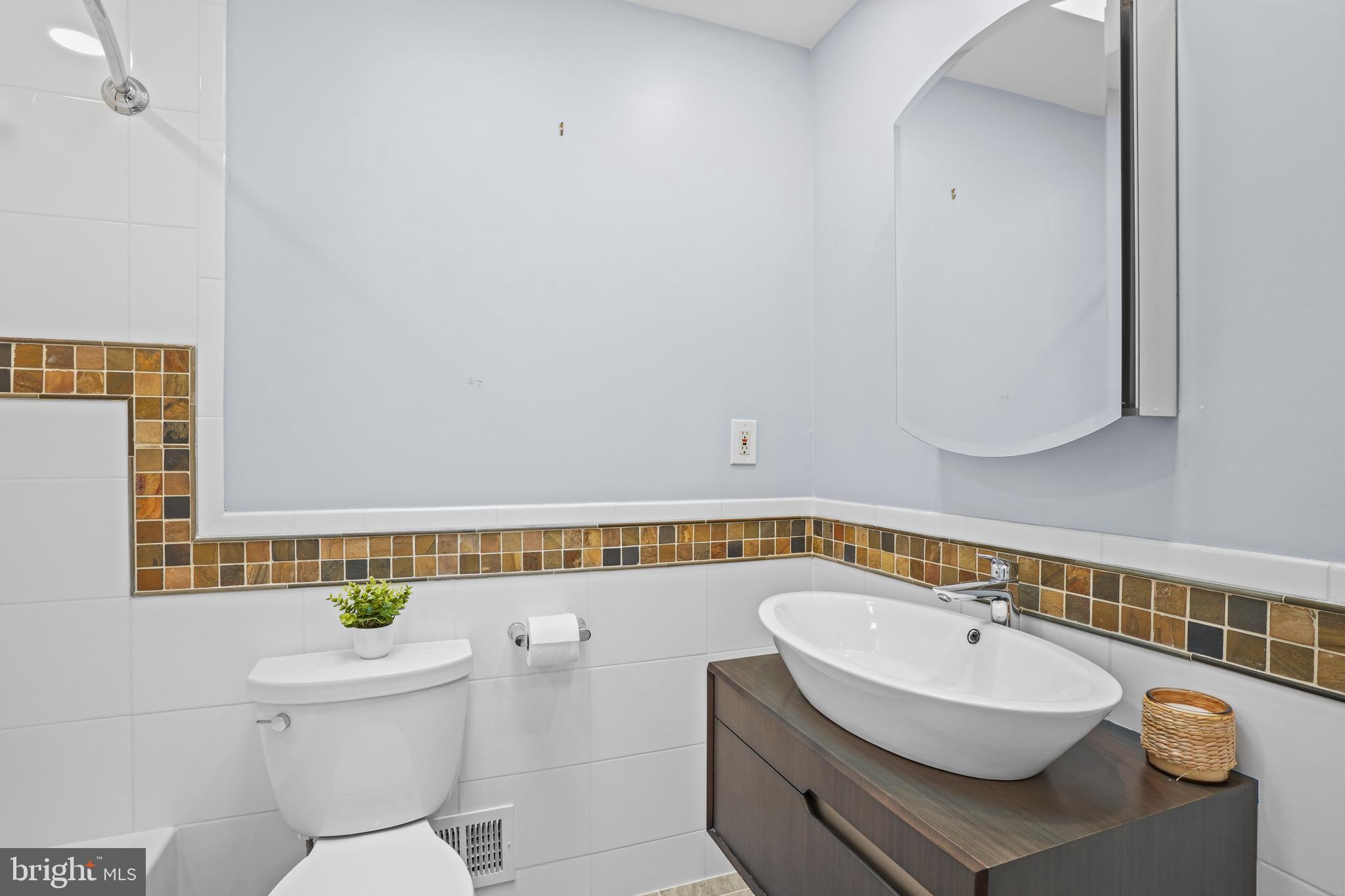 6708 Portree Court Springfield, VA 22152 - Photo 27 of 37 a bathroom with a sink and a bathtub
