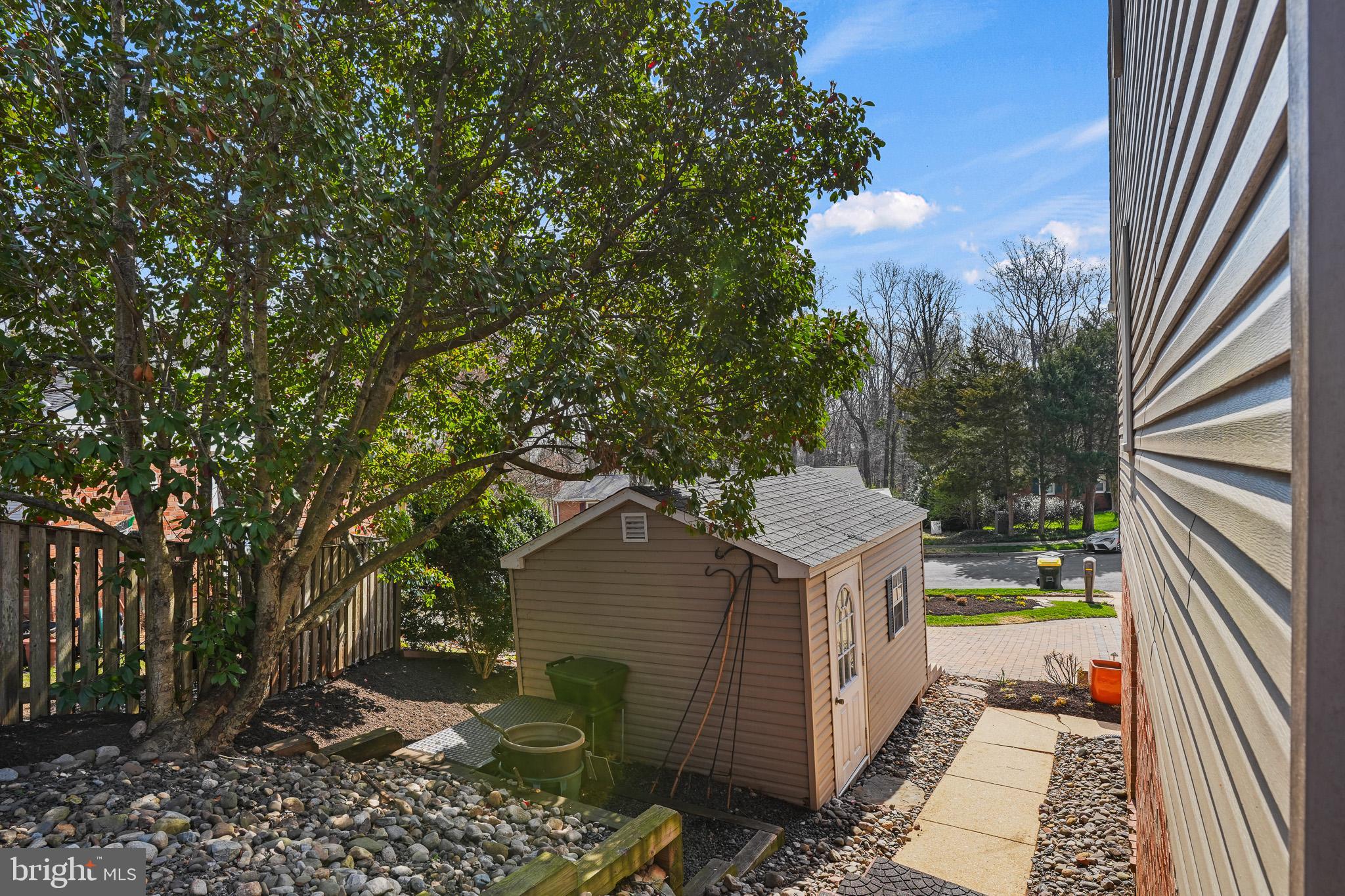 6708 Portree Court Springfield, VA 22152 - Photo 34 of 37 a backyard of a house with table and chairs