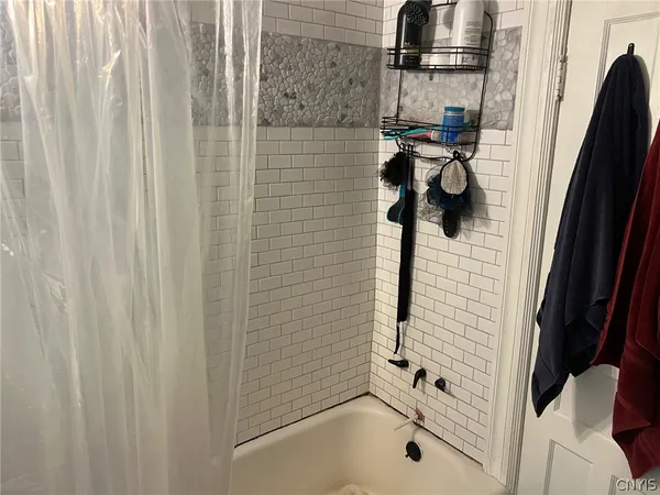 $2,500 | 110 Clinton Place, Utica, NY 13501
