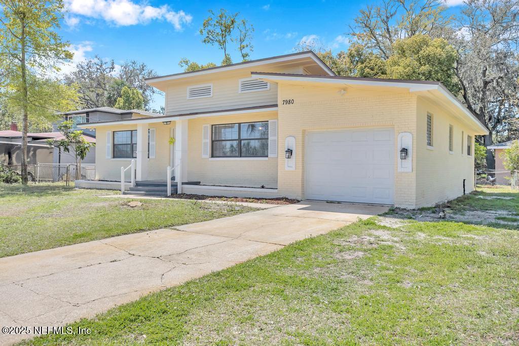 7980 Denham Road East Jacksonville, FL 32208 - Photo 3 of 33 7980 Denham Rd W-3