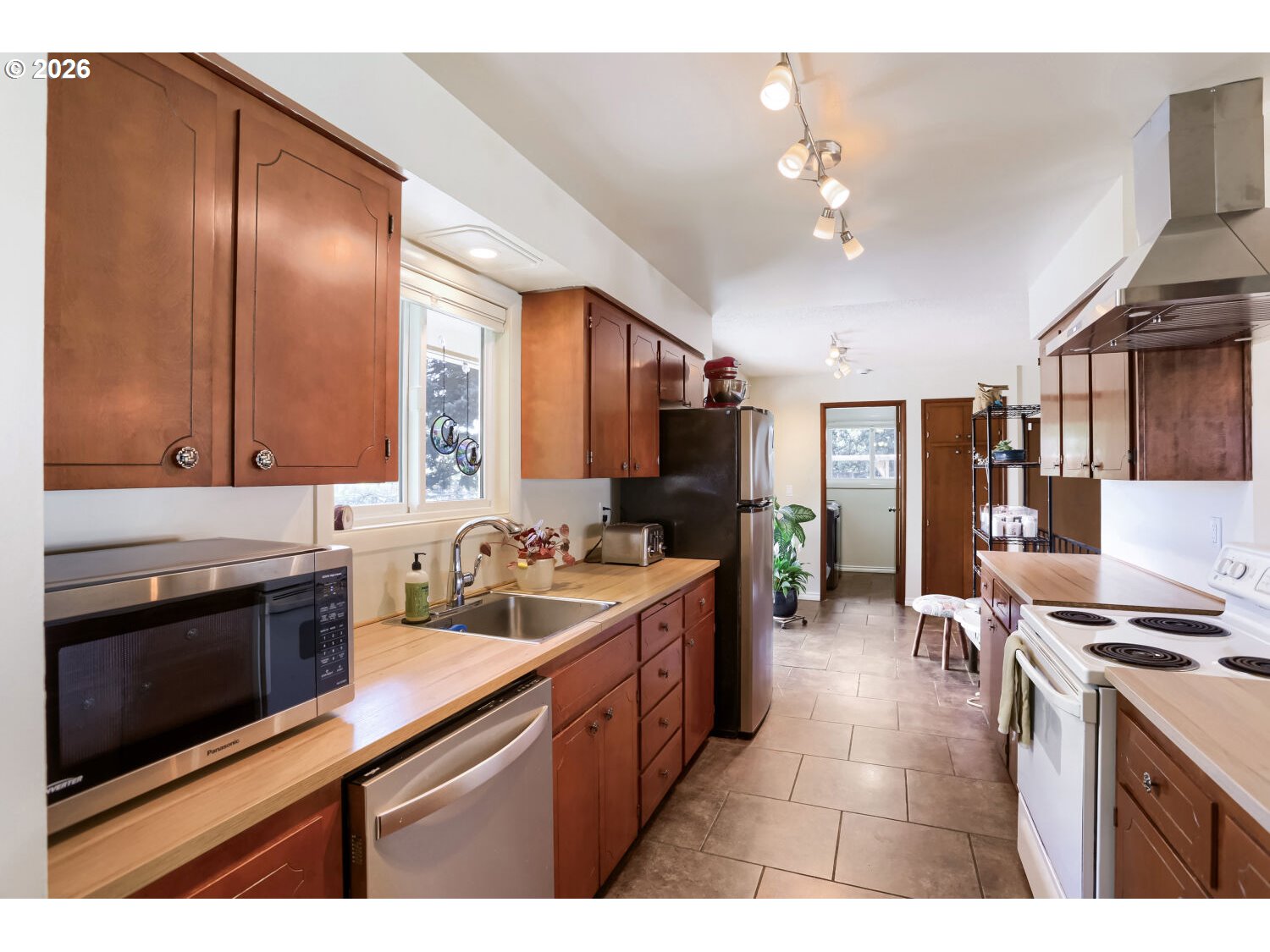 13614 Southeast Harrison Court Portland, OR 97233 - Photo 12 of 46 Kitchen