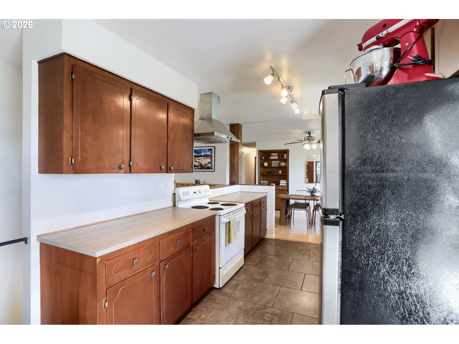 13614 Southeast Harrison Court Portland, OR 97233 - Photo 16 of 46 Kitchen