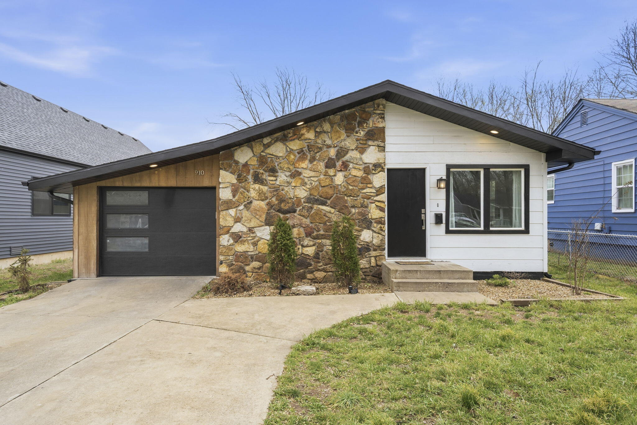 910 South Nettleton Avenue Springfield, MO 65806 - Photo 1 of 25 1-web-or-mls-DSC05614