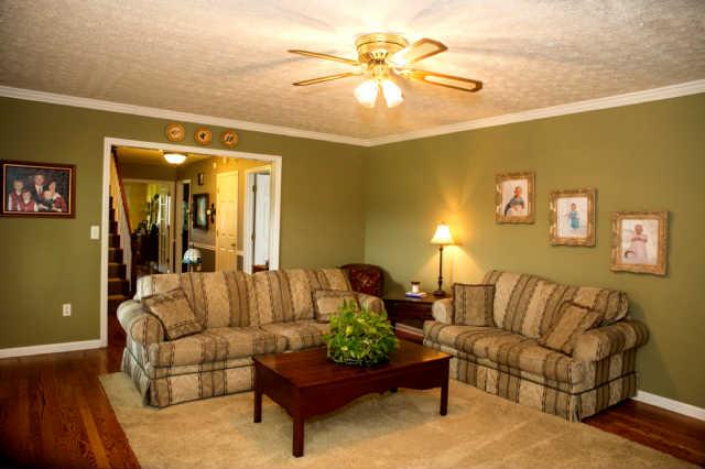 101 Gowen Road Manchester, TN 37355 - Photo 8 of 19 This is a Great Room for Anything!