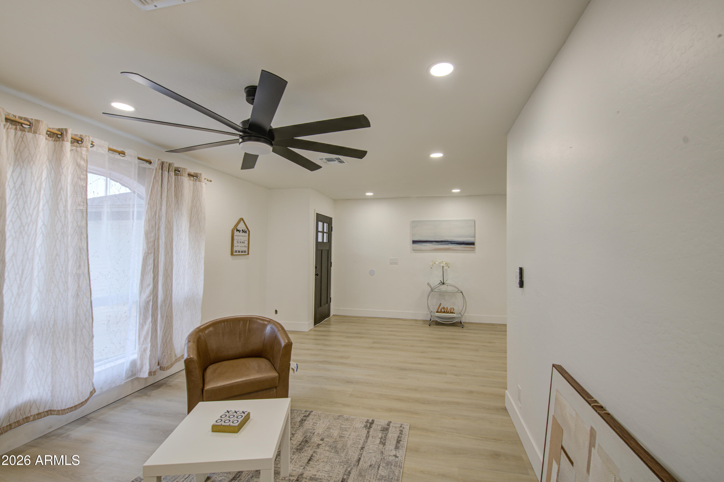 6427 West Lawrence Road Glendale, AZ 85301 - Photo 7 of 33