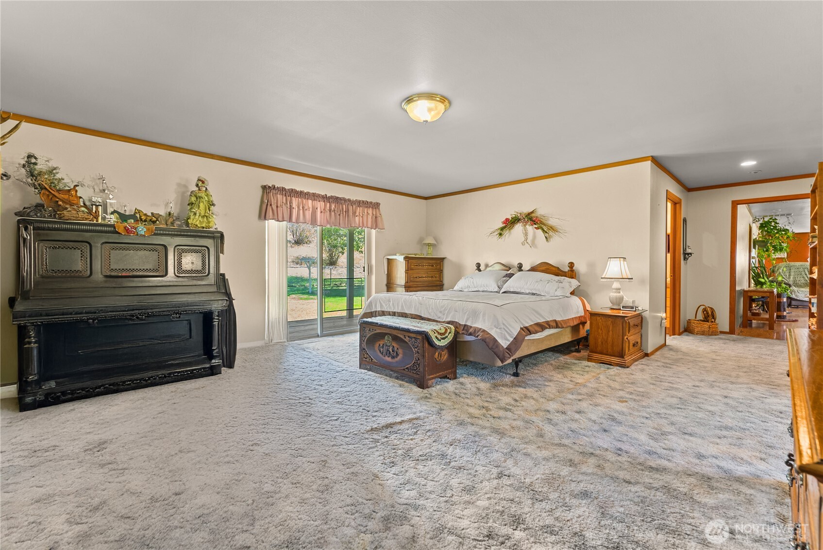 54 B Ross Road, Unit B Twisp, WA 98856 - Photo 12 of 40 a spacious bedroom with a bed and a large window