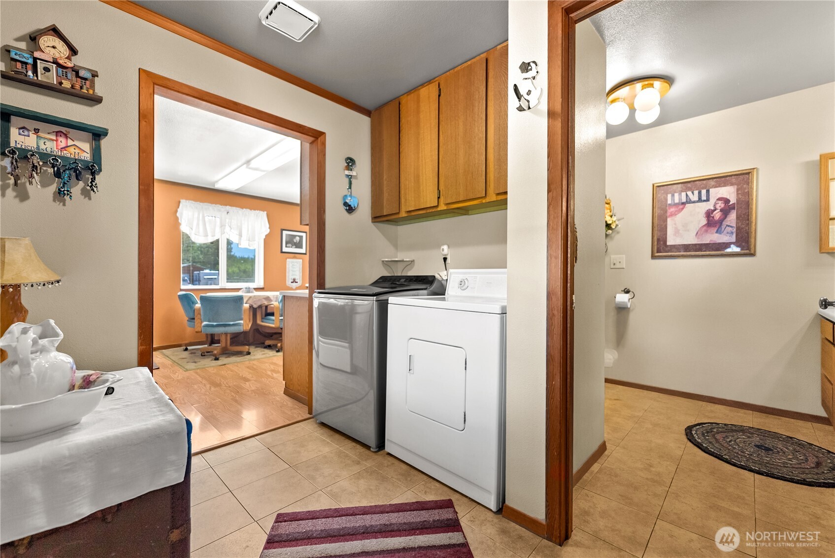 54 B Ross Road, Unit B Twisp, WA 98856 - Photo 24 of 40 a view of a hallway with workspace and a window