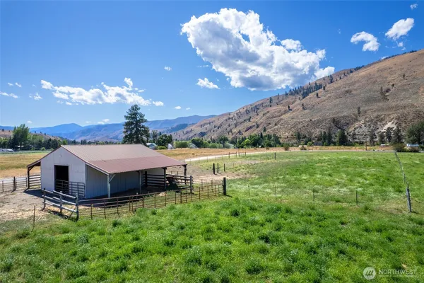 a view of a house with a big yard