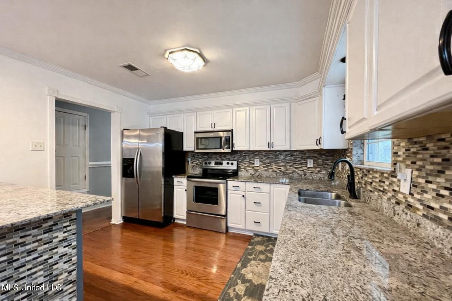 29129 J P Ladner Road Pass Christian, MS 39571 - Photo 10 of 28 kitchen