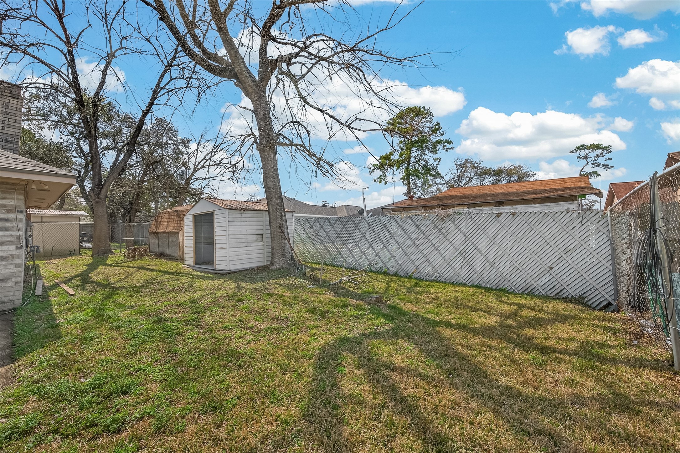 10607 Bainbridge Street Houston, TX 77016 - Photo 41 of 43 a view of a backyard