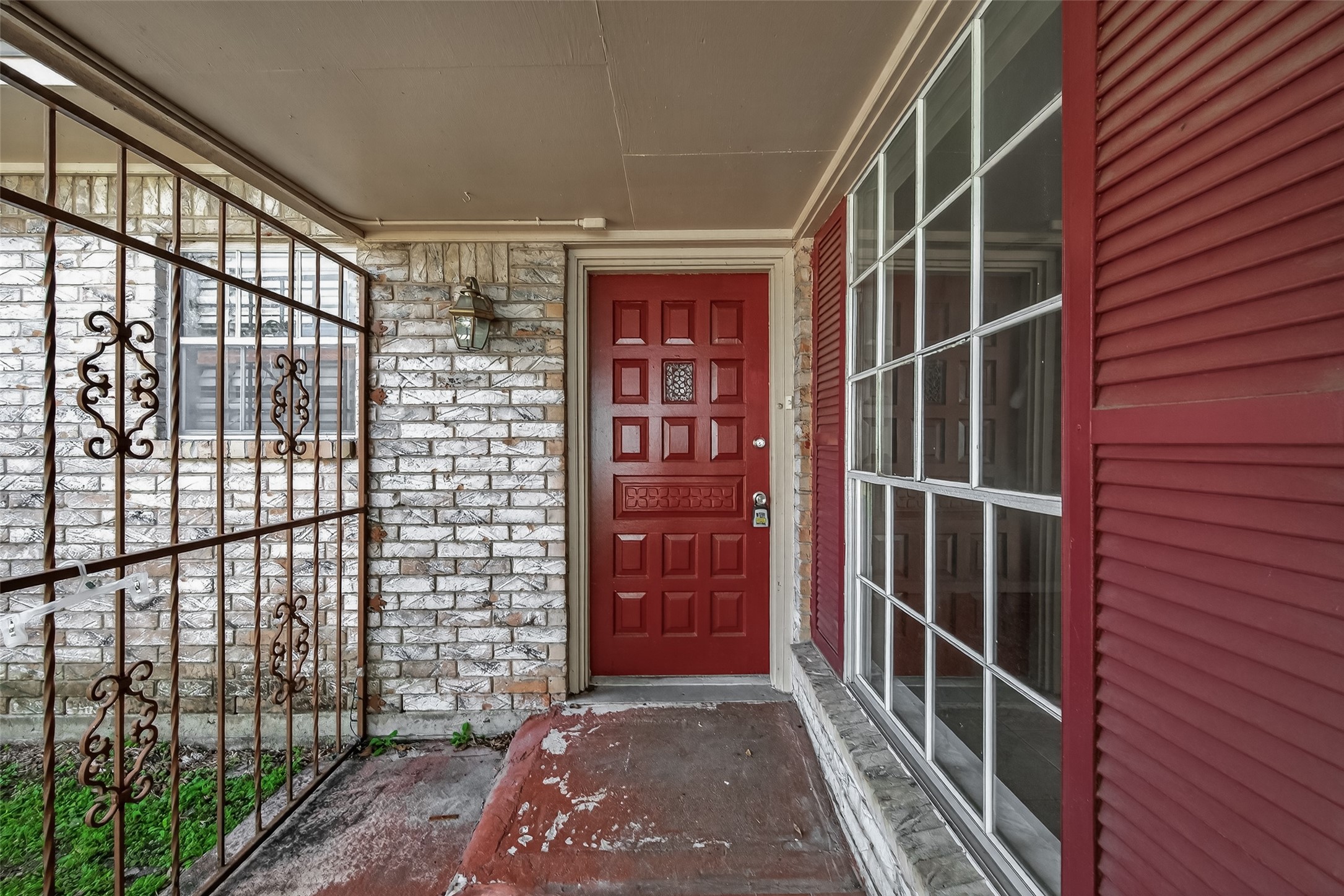 10607 Bainbridge Street Houston, TX 77016 - Photo 6 of 43 a view of front door
