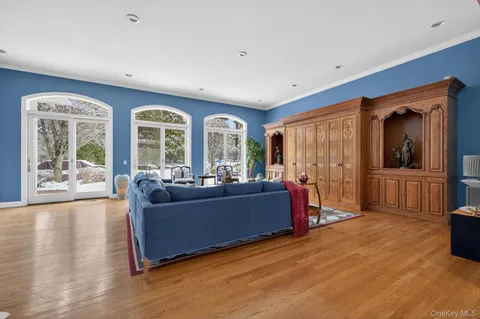 $3,500,000 | 1 Hunting Lane, Old Westbury, NY 11568