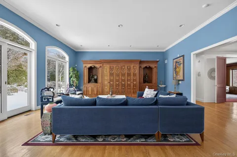 $3,500,000 | 1 Hunting Lane, Old Westbury, NY 11568