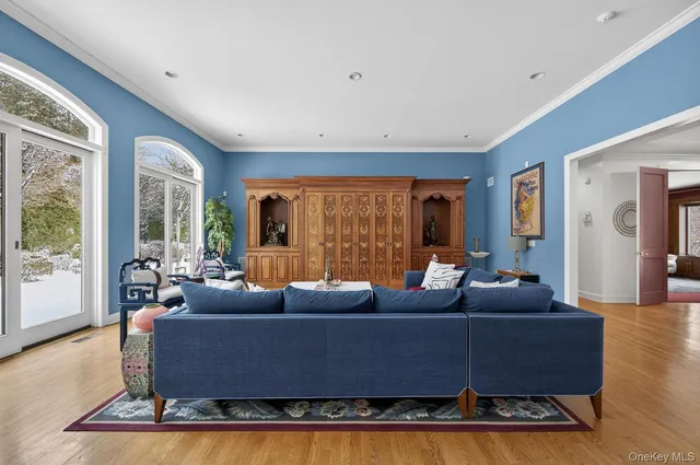 $3,500,000 | 1 Hunting Lane, Old Westbury, NY 11568