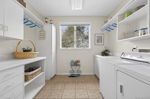 $3,500,000 | 1 Hunting Lane, Old Westbury, NY 11568