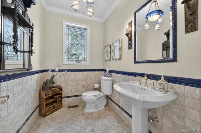 $3,500,000 | 1 Hunting Lane, Old Westbury, NY 11568