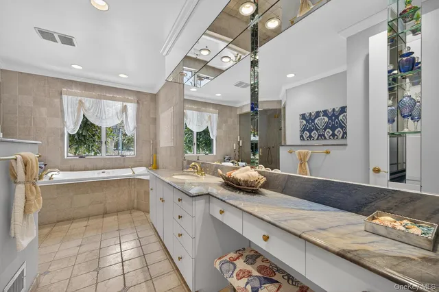 $3,500,000 | 1 Hunting Lane, Old Westbury, NY 11568