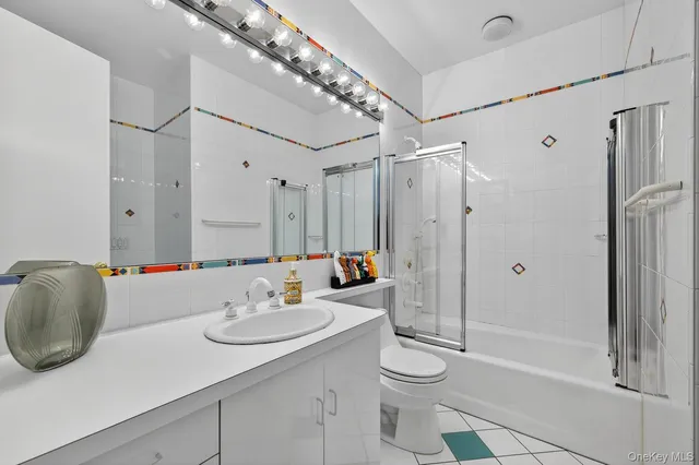 $3,500,000 | 1 Hunting Lane, Old Westbury, NY 11568